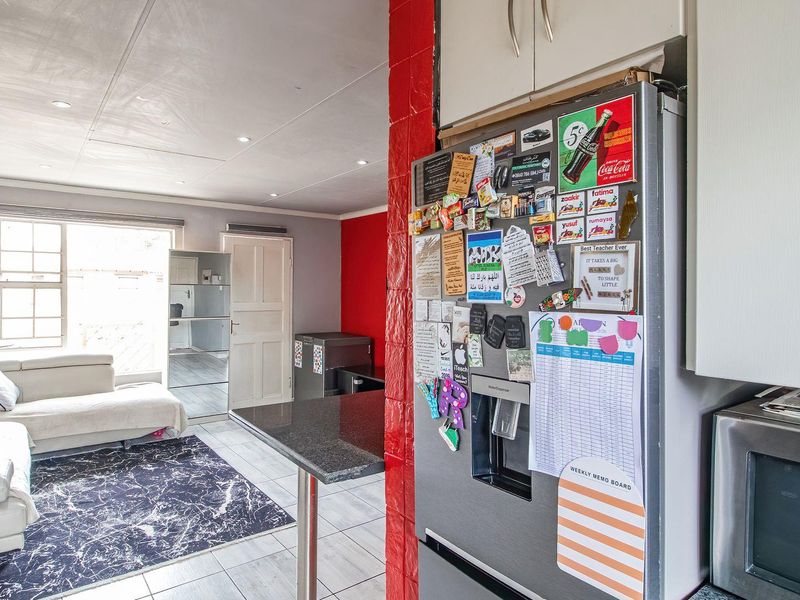 First Floor 2-Bedroom with a Balcony & Carport! - Photo 7