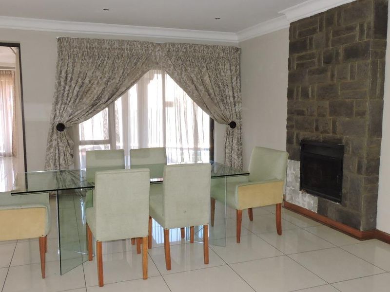 Modern 5 - Bedroom Home with 2 Flatlets in Savannah Country Estate - Photo 4