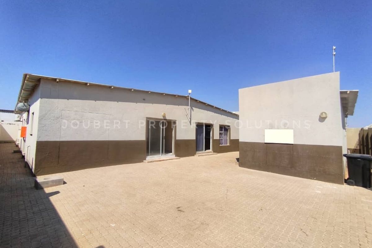 CLINIC / CONFERENCE / OFFICES FOR SALE IN MARIENTAL - NAMIBIA - Photo 5