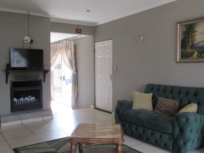 3 Bedroom House for sale in Alveda - Photo 2