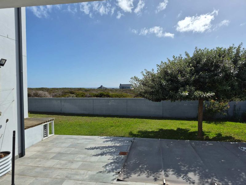 Ocean and fynbos Living in Yzerfontein - Photo 4