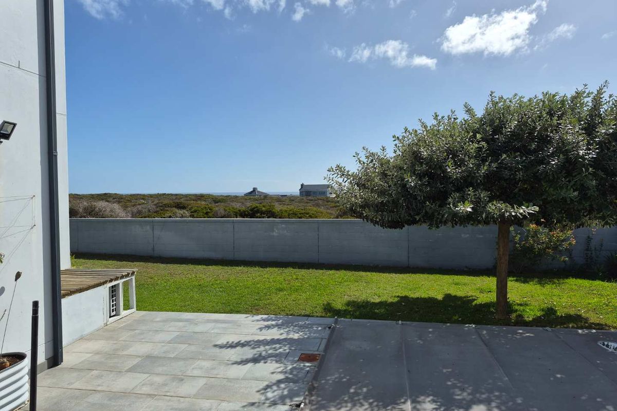 Ocean and fynbos Living in Yzerfontein - Photo 5
