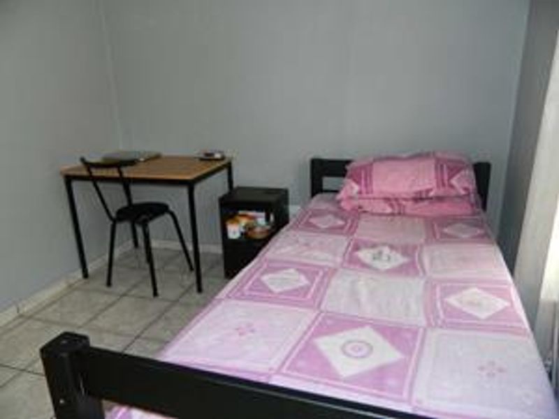 Free Standing Three Bedroom House in Albertsdal. - Photo 10