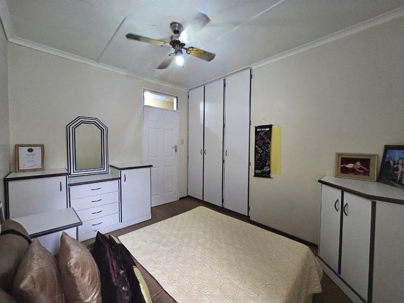 Spacious Four-Bedroom Family Home with potential Flatlet and Scenic Views - Photo 9
