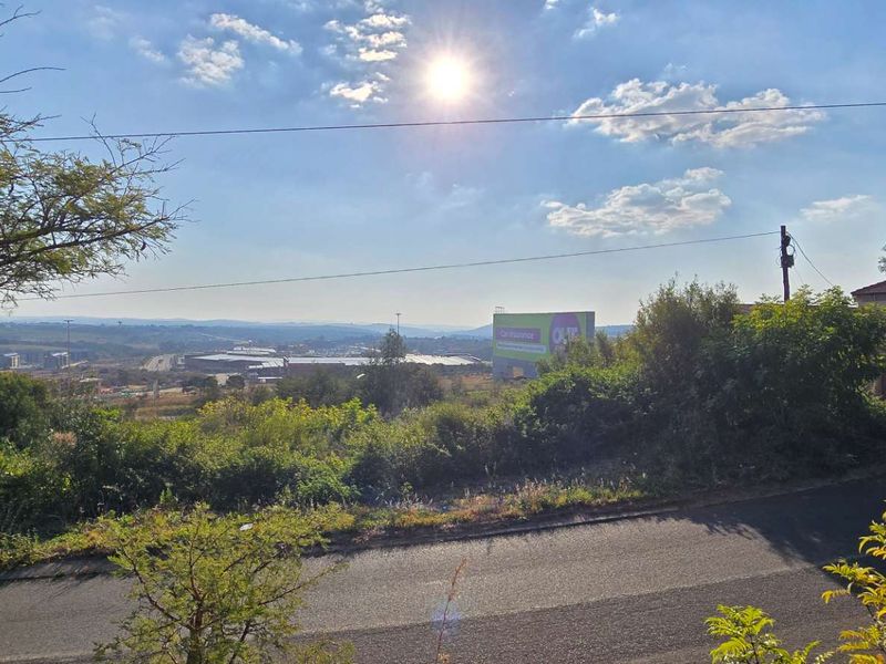 A view overlooking the surrounding landscape and local infrastructure from the residential property.