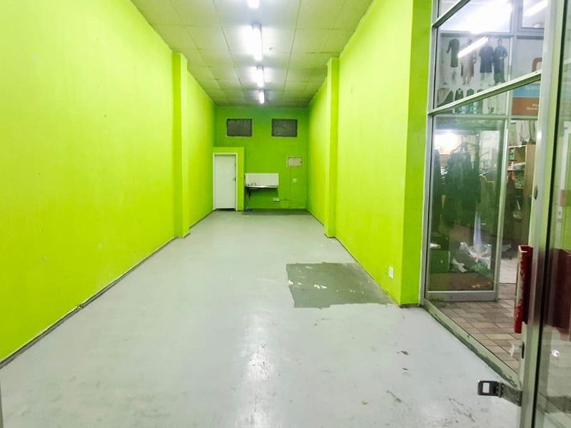**Prime Commercial Space Available in Durban CBD - Perfect for Retail or Professional Services** - Photo 2