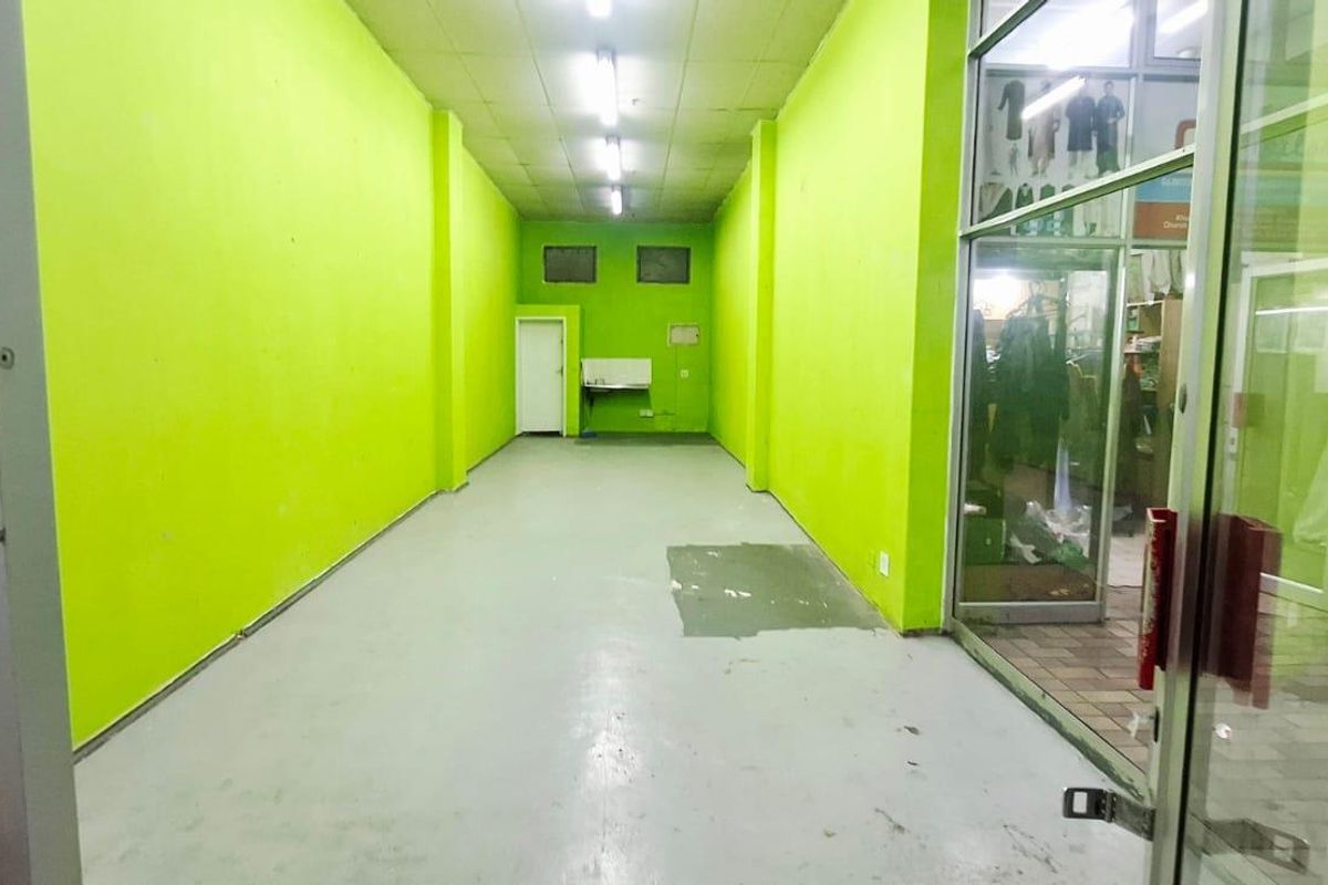 **Prime Commercial Space Available in Durban CBD - Perfect for Retail or Professional Services** - Photo 2