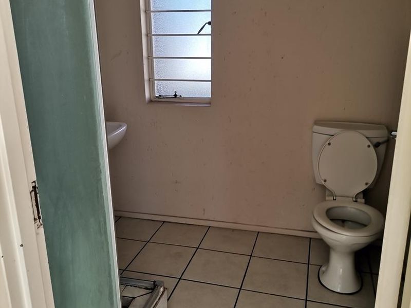 Bachelor Apartment for Sale in ParkView Apartments Boksburg - Photo 6