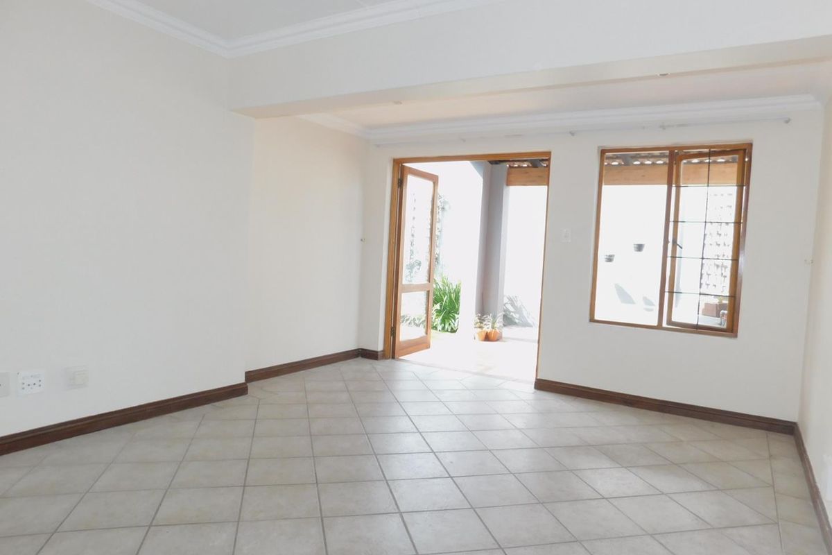 2 bedroom garden apartment for sale in Bryanston - Photo 2