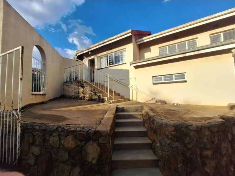 4 Bedroom House for Sale in Kiblerpark Johannesburg South - Photo 9