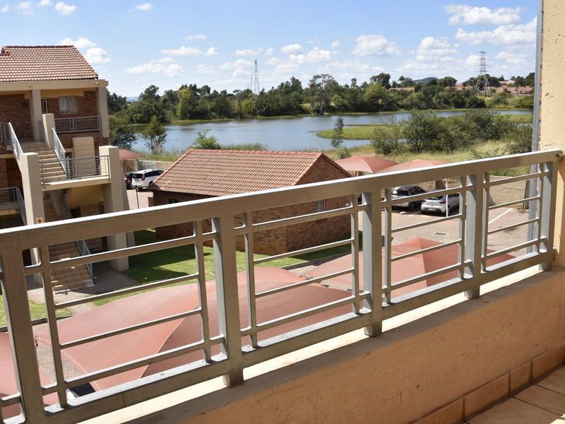 One bedroom apartment with balcony - Photo 3