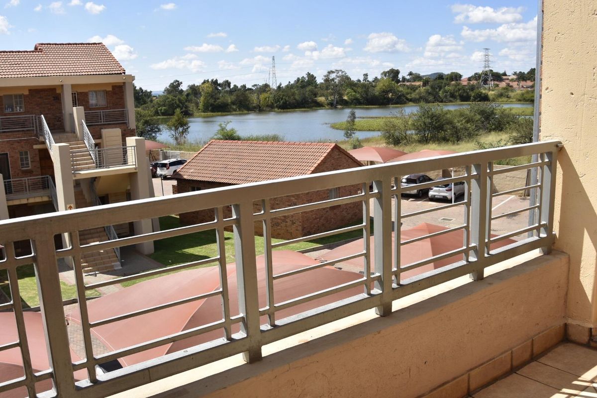 One bedroom apartment with balcony - Photo 3