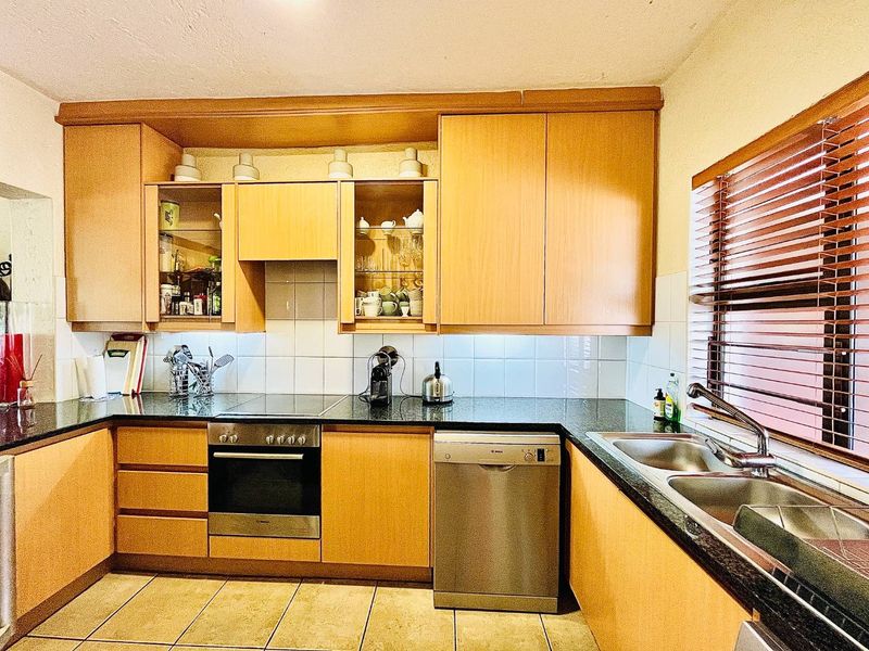 Serene Living in a Charming Fully Furnished Home in Benmore Gardens - Photo 7