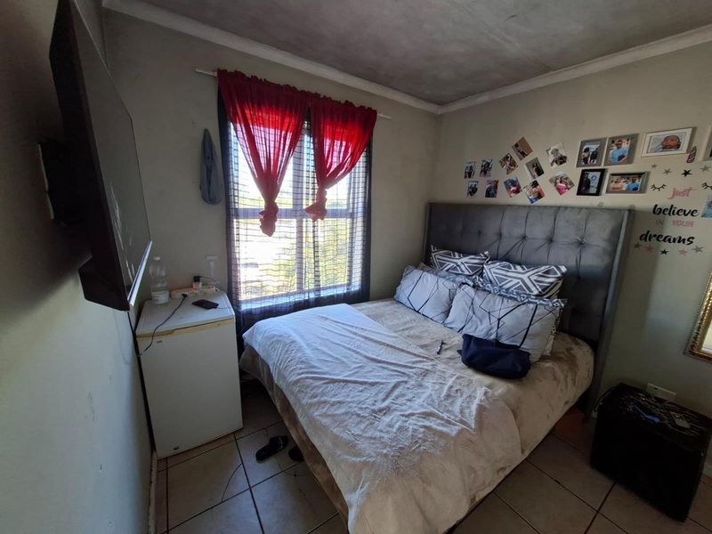 Secure 2-Bedroom Apartment in a Popular Bellville Security Complex - Photo 4
