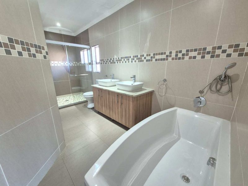 Luxury Living in the Heart of the North - Photo 4