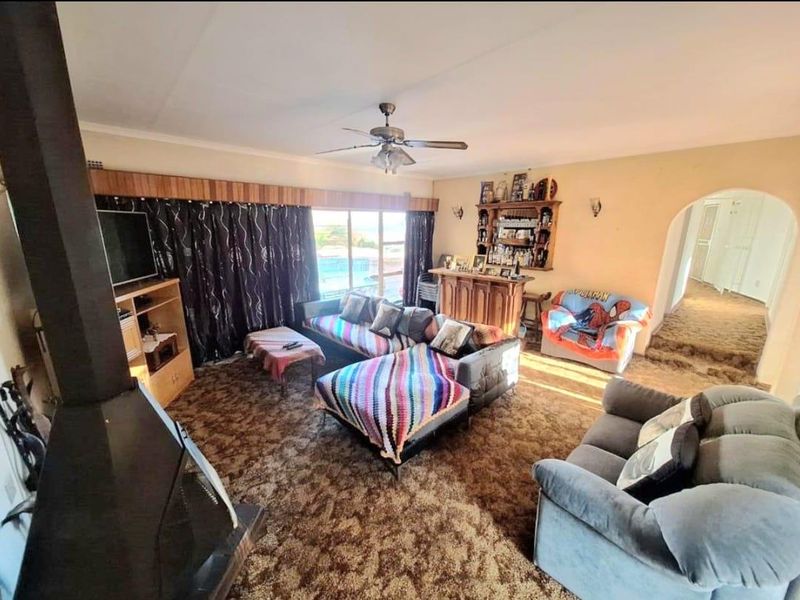 4 Bedroom House for Sale in Kibler Park - Photo 3