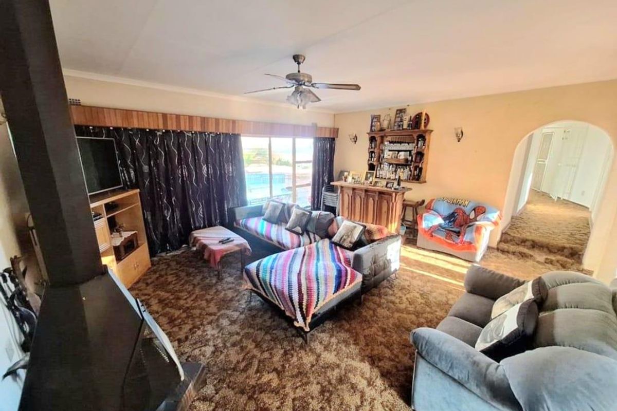4 Bedroom House for Sale in Kibler Park - Photo 3