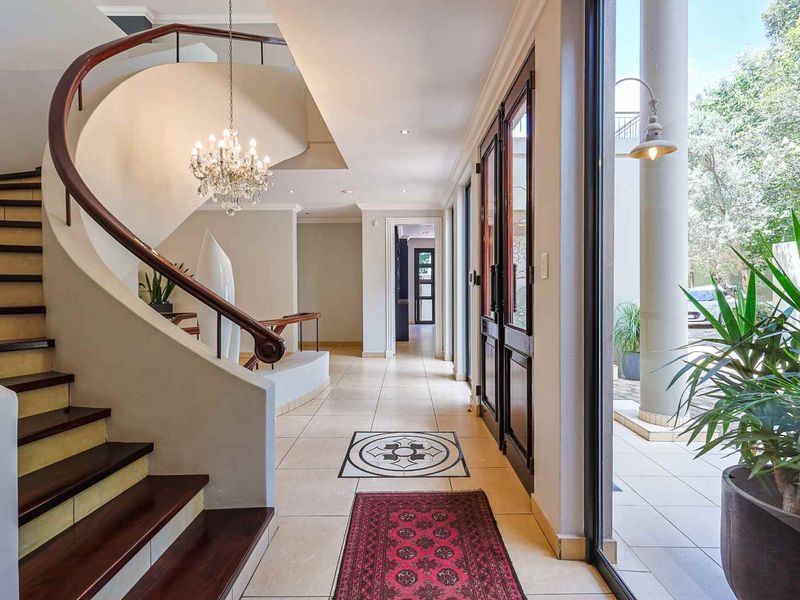 Prestigious Waterkloof Luxury Residence - Photo 9