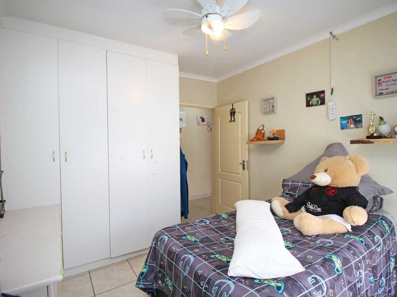 CITY LIFE AND SERENITY GREETS YOU AS YOU ARRIVE AND STEP INTO THIS PEACEFUL AND BEAUTIFUL HOME - Photo 6