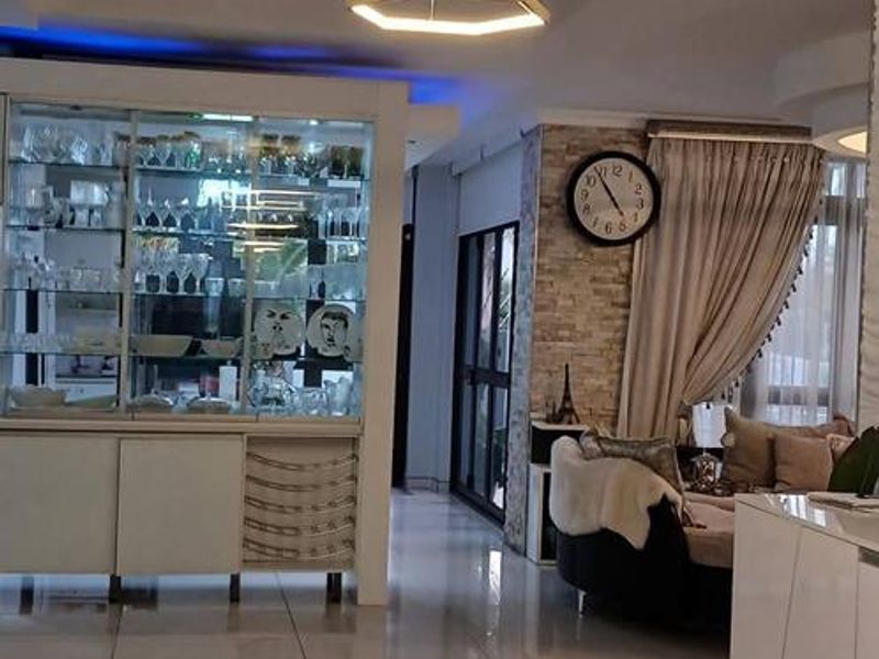 Mansion For Sale Auasblick - Photo 2