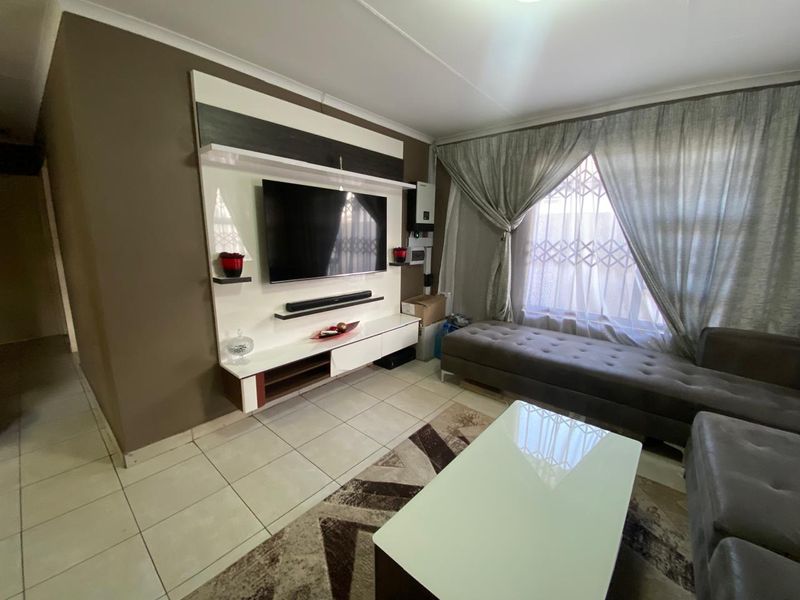 3 Bedroom House for Sale - Photo 9