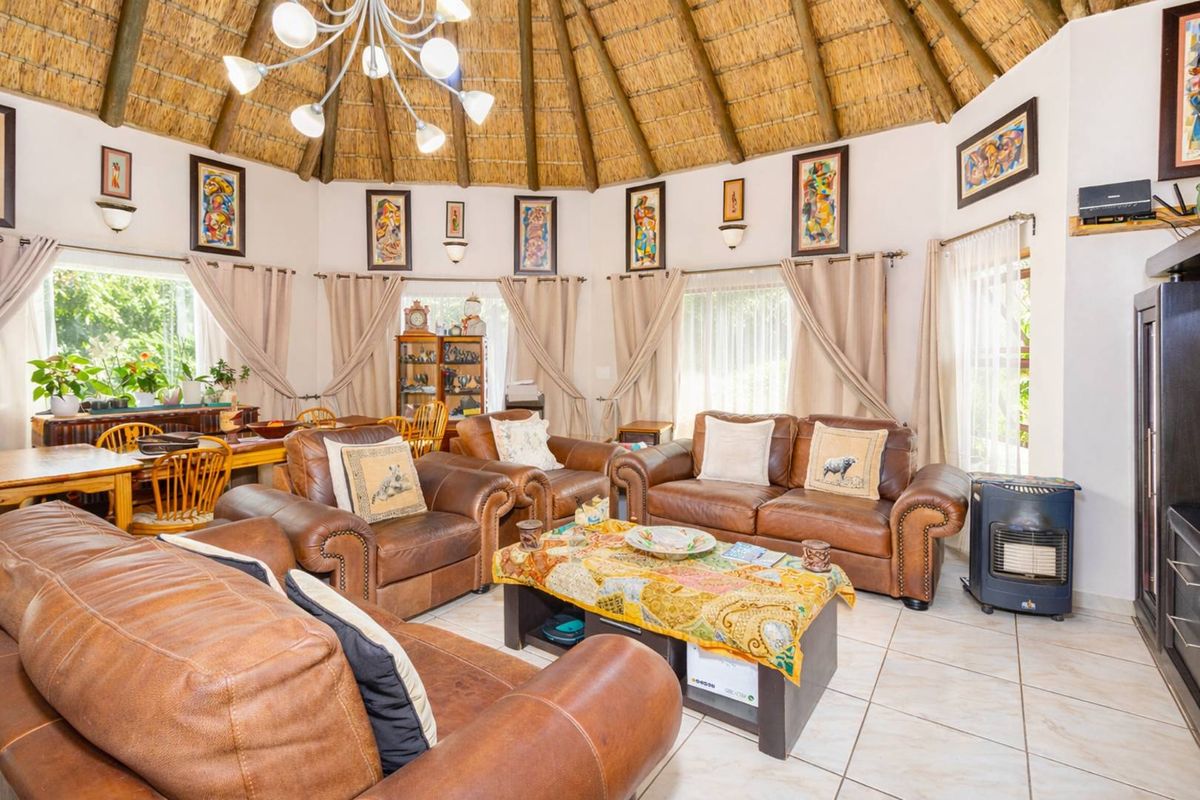 Exceptional Family Home with Prime Features. - Photo 5