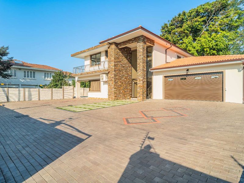 Where Architectural Elegance Meets Uncompromising Luxury - Photo 3