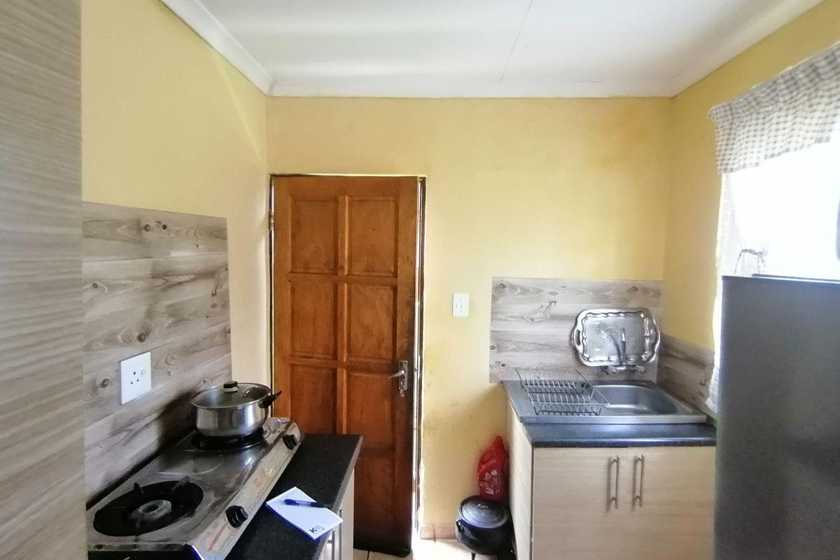 Delightful two-bedroom house - Photo 3