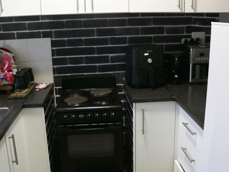 Two-Bedroom Home in Idasvallei with Mountain Views and Winelands Access - Photo 4