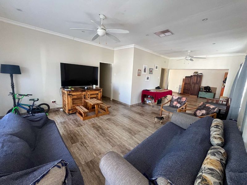 Lovely family home in a prime location - Photo 4