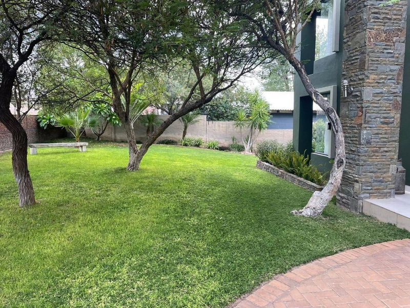 Outjo's Premier Home: Spacious, Stylish, Secure!" - Photo 4