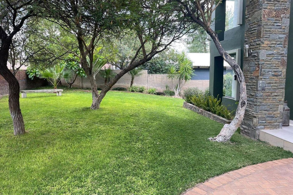 Outjo's Premier Home: Spacious, Stylish, Secure!" - Photo 4