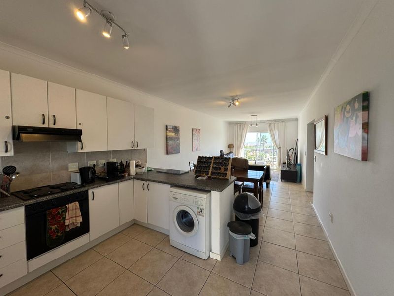 Top floor apartment in Royal Ascot - Photo 5