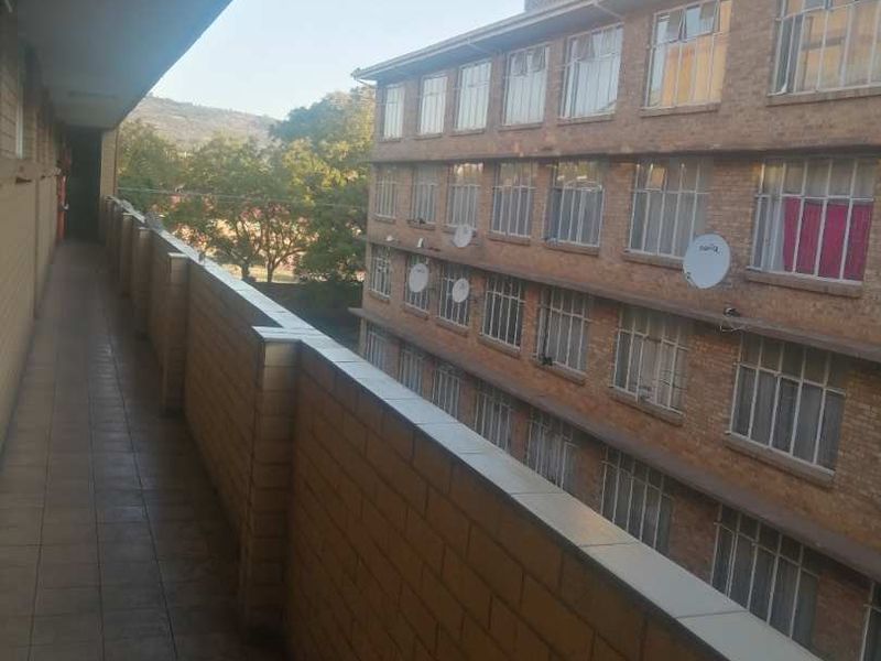 2 bedroom flat in Pretoria west - Photo 2