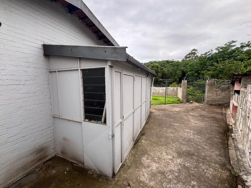 Your Dream Home Awaits! 3-Bedroom Property with Huge Yard in Pinelands up for Rent - Photo 7