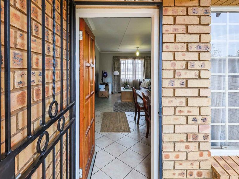 Immaculate 2 Bedroom Apartment with Scenic Views in The Wilds Security Estate - Photo 3