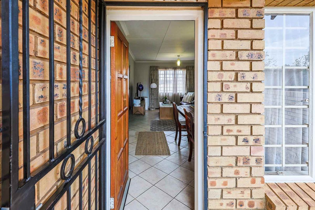 Immaculate 2 Bedroom Apartment with Scenic Views in The Wilds Security Estate - Photo 3