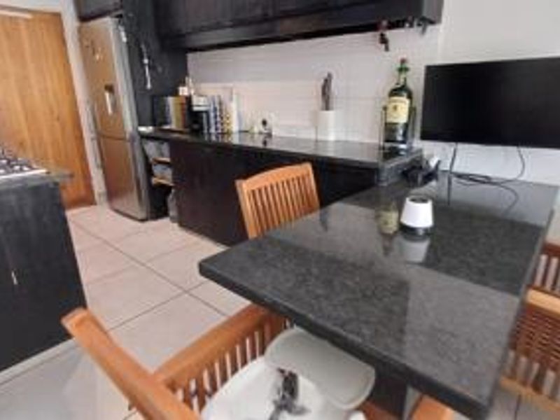 Charming Free-Standing Townhouse Unit for Sale in a Quiet, Pet-Friendly Complex - Photo 4