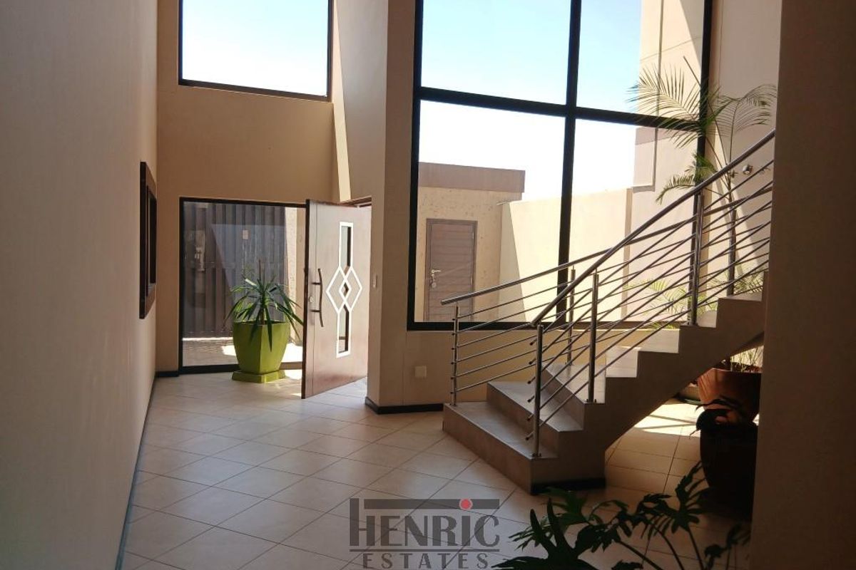 No words can do this house justice in terms of elegance, space & style - Photo 2