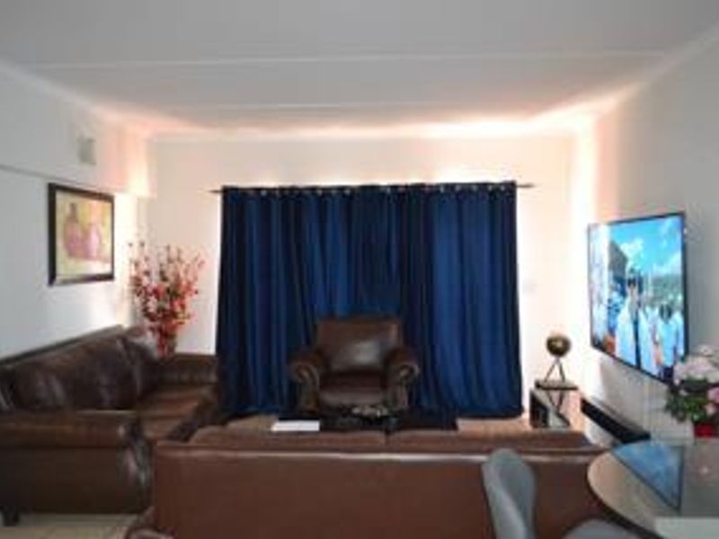 Lovely 2 Bedroom unit on 1st floor - Photo 4
