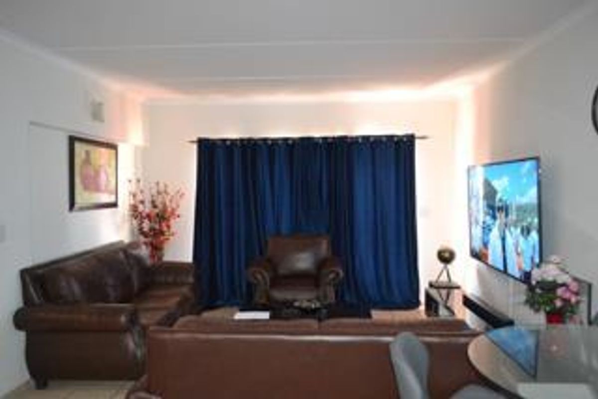 Lovely 2 Bedroom unit on 1st floor - Photo 4