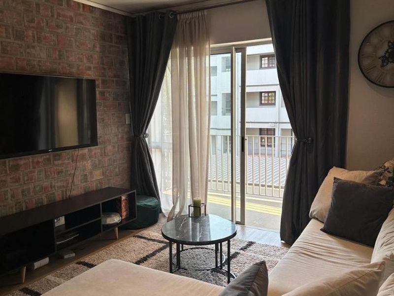 2-Bedroom Fully Furnished Apartment Near Campus - Stellenbosch - Photo 2