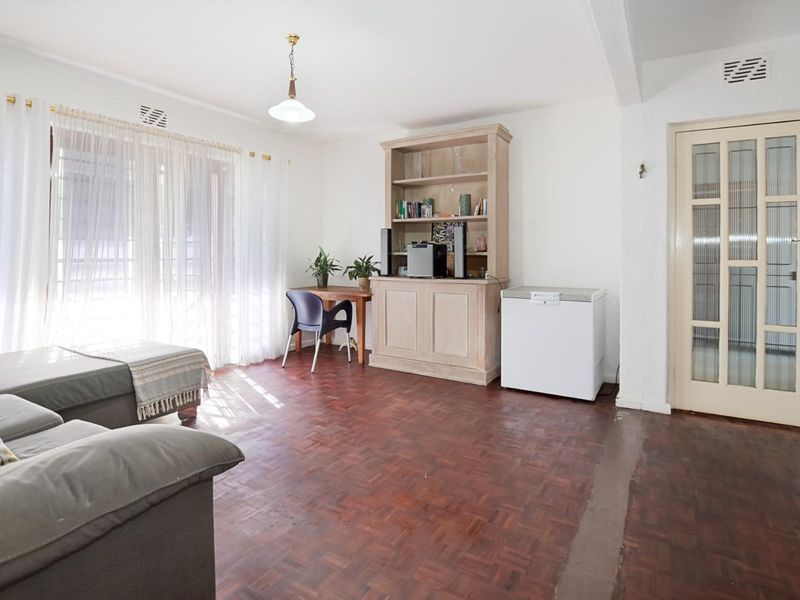 Ground floor Apartment with spacious living and entertaining potential - Photo 4