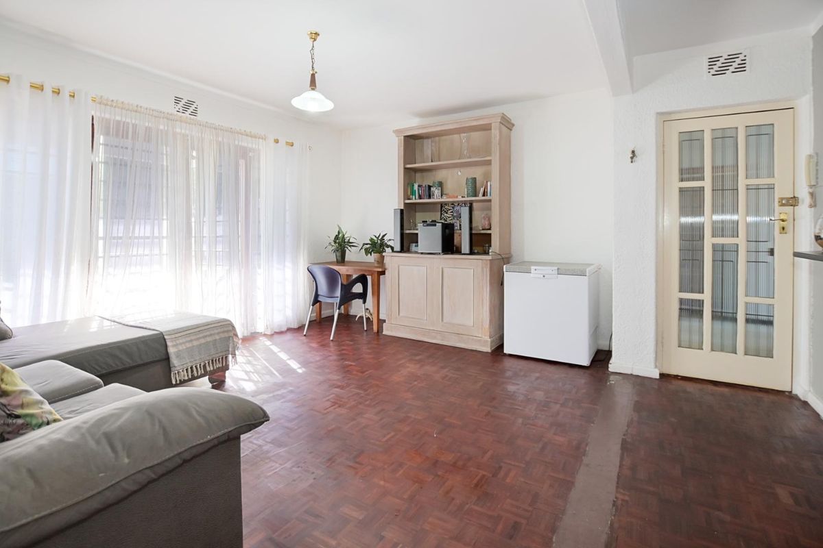 Ground floor Apartment with spacious living and entertaining potential - Photo 4