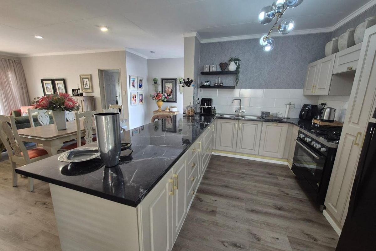 Retire in comfort and sophisticated style - Photo 2