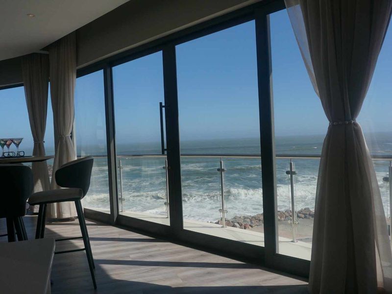 SOPHISTICATED LUXURY PENTHOUSE WITH UNINTERRUPTED OCEAN VIEWS - Photo 10