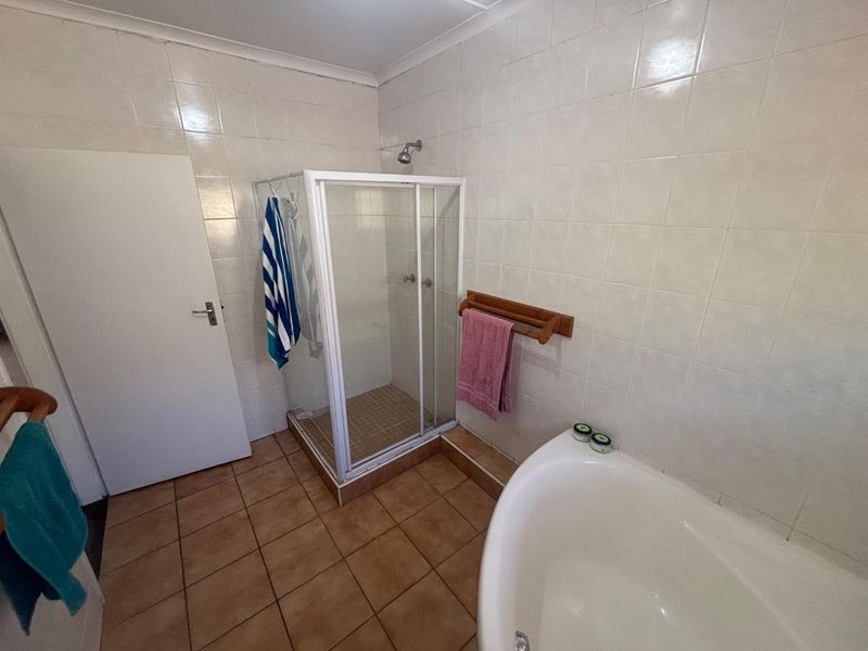 3 BEDROOM FAMILY HOME | OCEAN VIEWS – BLUFF - Photo 10