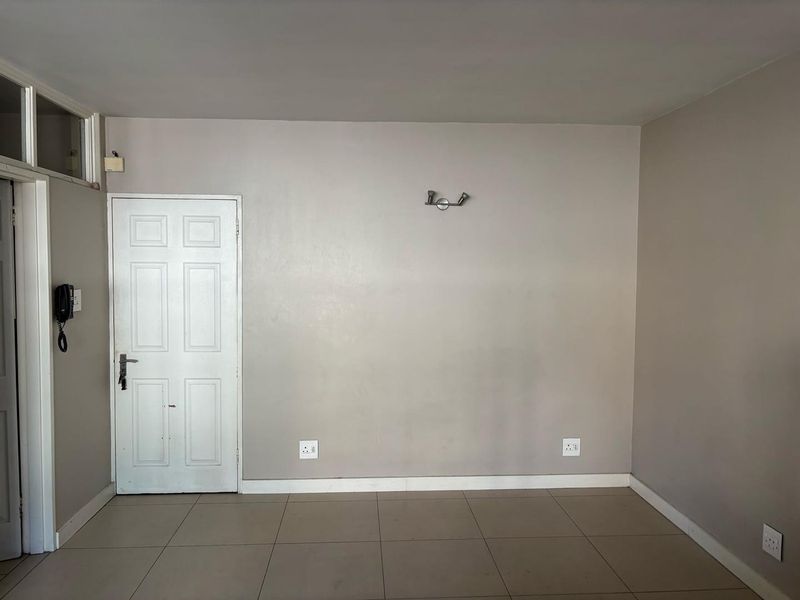 Stylish Studio with Parking in Airbnb-Friendly Block - Photo 5