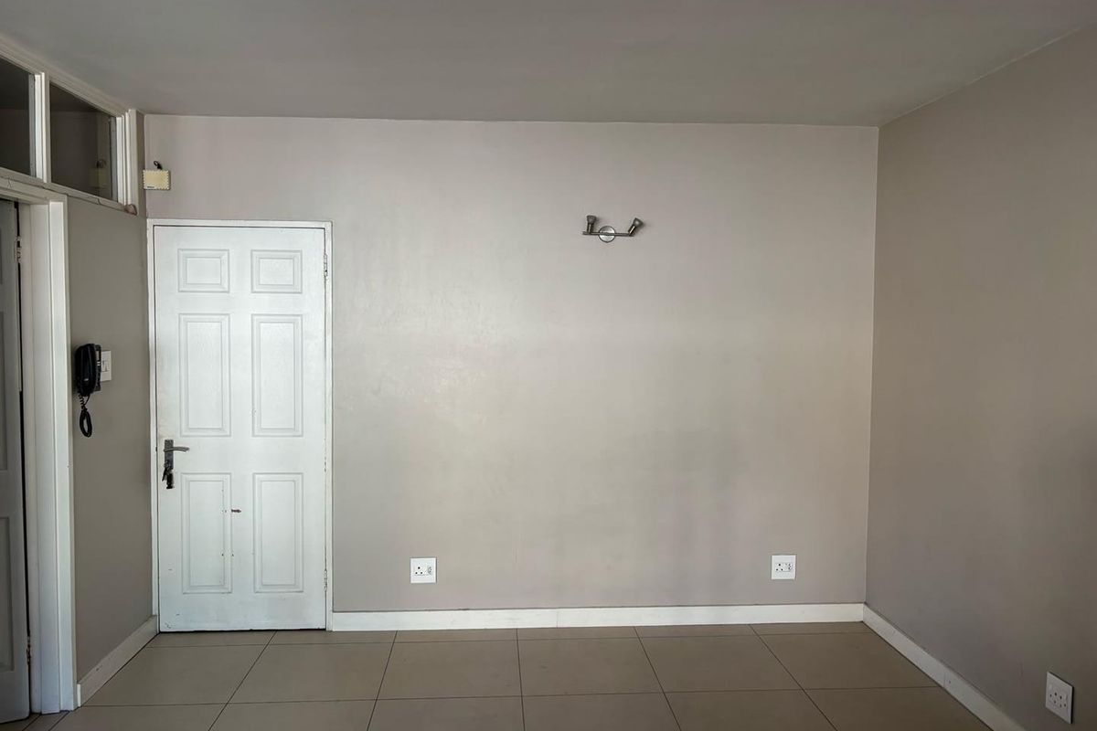 Stylish Studio with Parking in Airbnb-Friendly Block - Photo 5