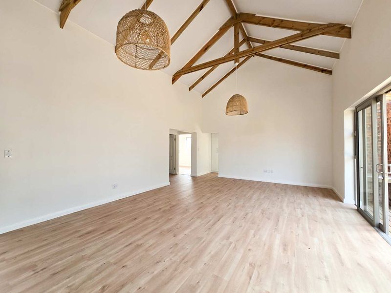 Modern 3 bedroom townhouse for sale in Stilbaai-Wes. - Photo 10